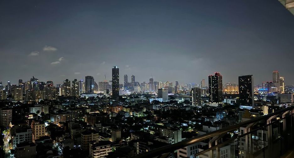 For rent 3 bedrooms condo in Watthana, Bangkok