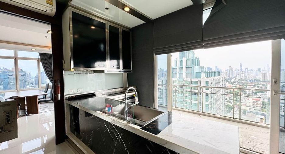 For rent 3 bedrooms condo in Watthana, Bangkok