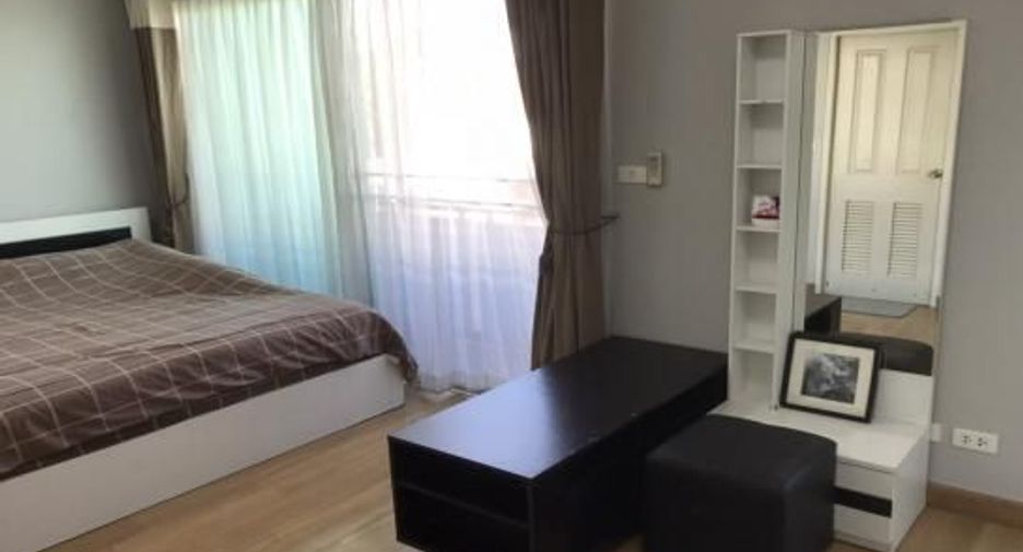 For rent 3 bedrooms townhouse in Lat Phrao, Bangkok