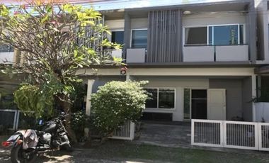 For rent 3 bedrooms townhouse in Lat Phrao, Bangkok