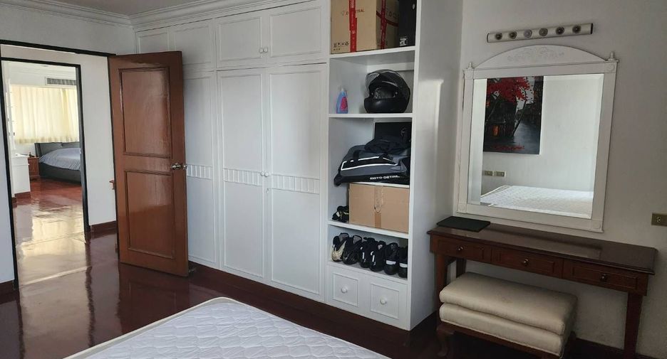 For rent 3 bedrooms condo in Watthana, Bangkok