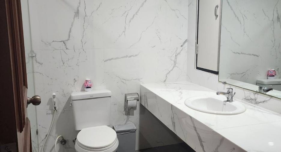 For rent 3 bedrooms condo in Watthana, Bangkok