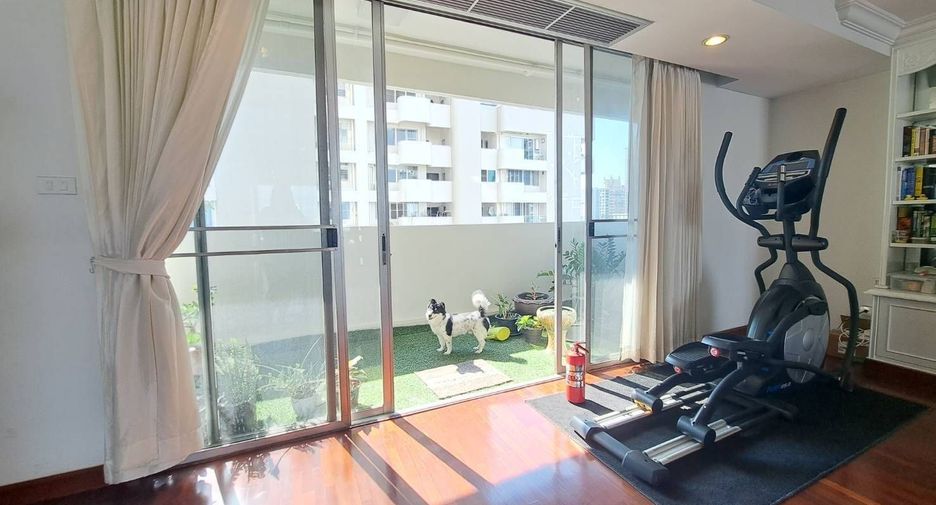 For rent 3 bedrooms condo in Watthana, Bangkok