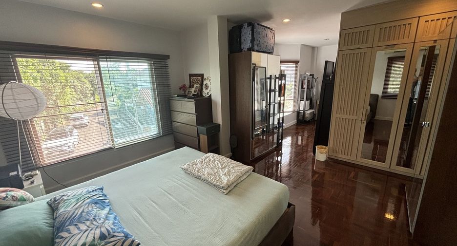 For sale 4 bedrooms house in Lat Krabang, Bangkok