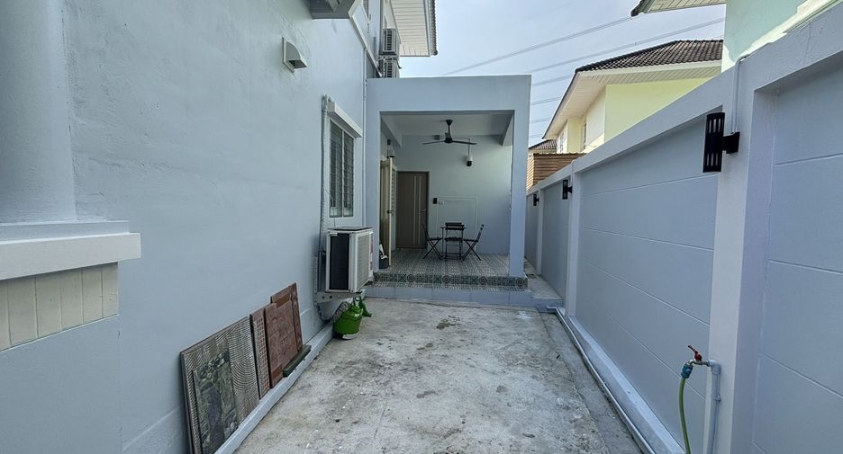 For sale 4 bedrooms house in Lat Krabang, Bangkok