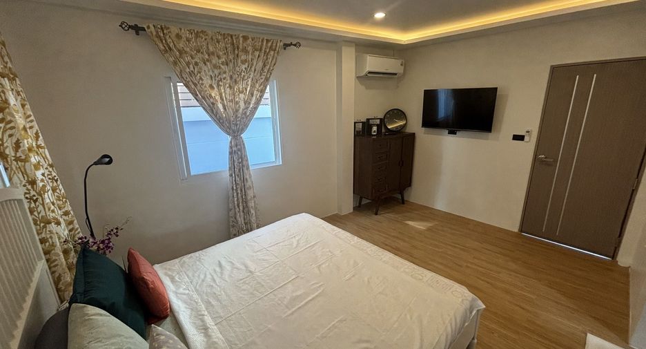 For sale 4 bedrooms house in Lat Krabang, Bangkok