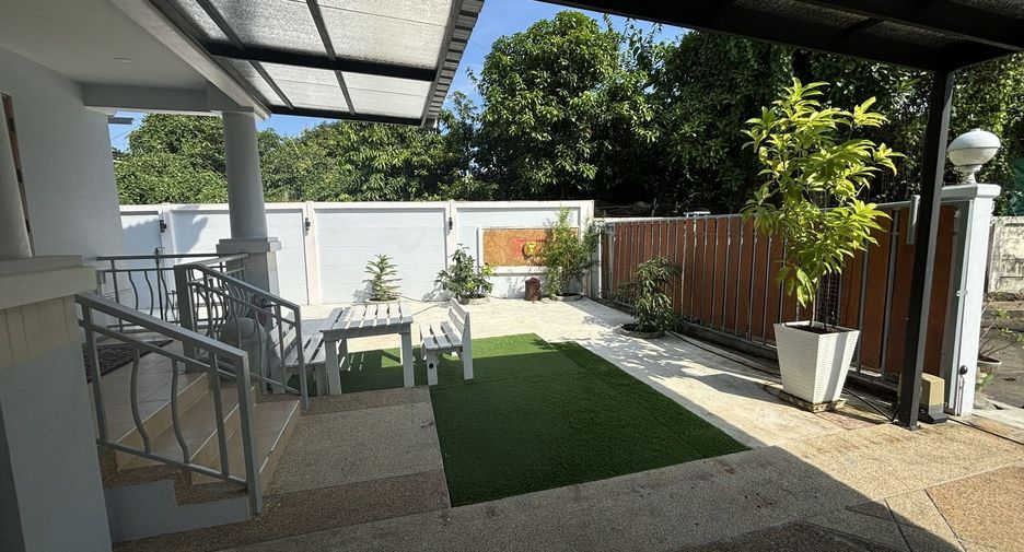 For sale 4 bedrooms house in Lat Krabang, Bangkok