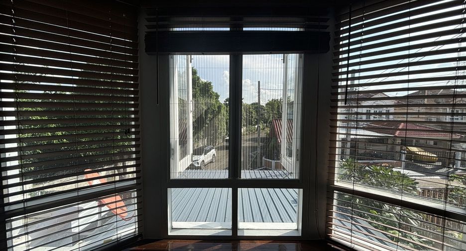 For sale 4 bedrooms house in Lat Krabang, Bangkok