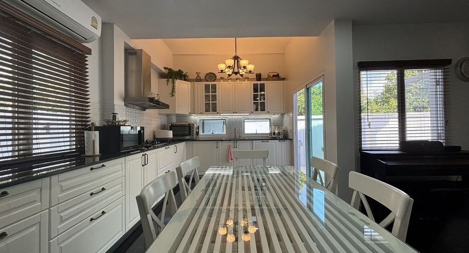 For sale 4 bedrooms house in Lat Krabang, Bangkok