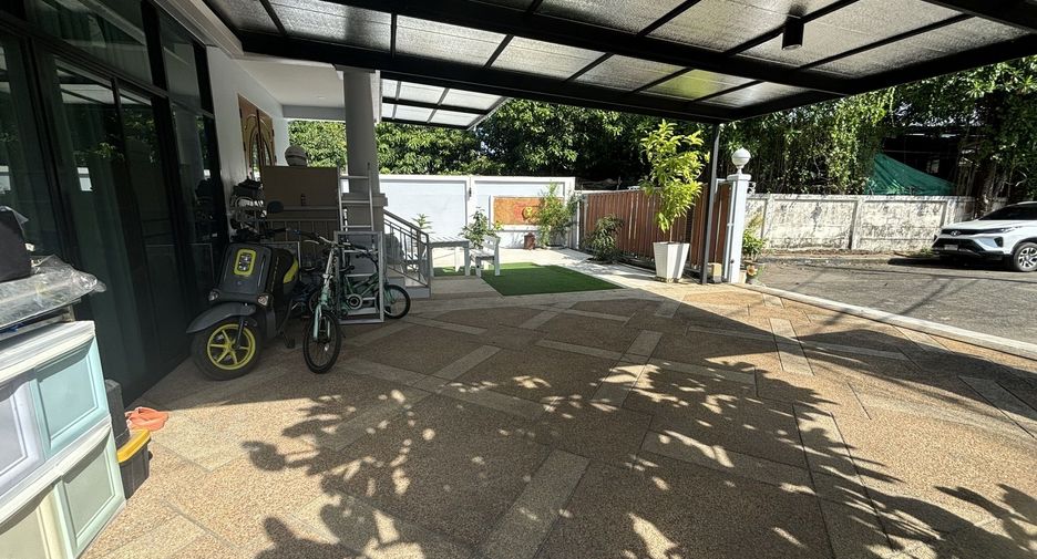 For sale 4 bedrooms house in Lat Krabang, Bangkok