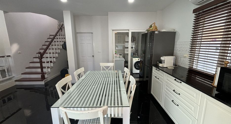 For sale 4 bedrooms house in Lat Krabang, Bangkok