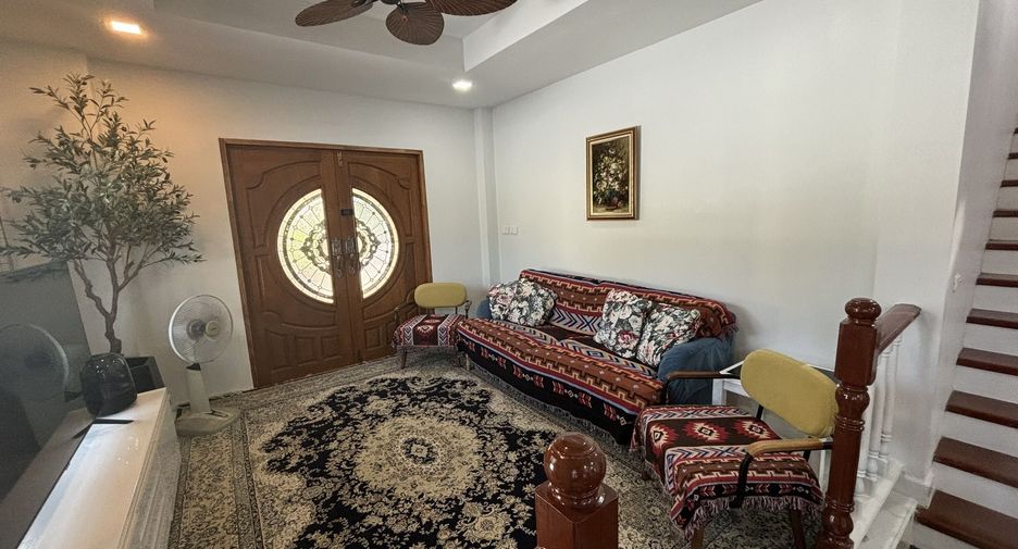 For sale 4 bedrooms house in Lat Krabang, Bangkok