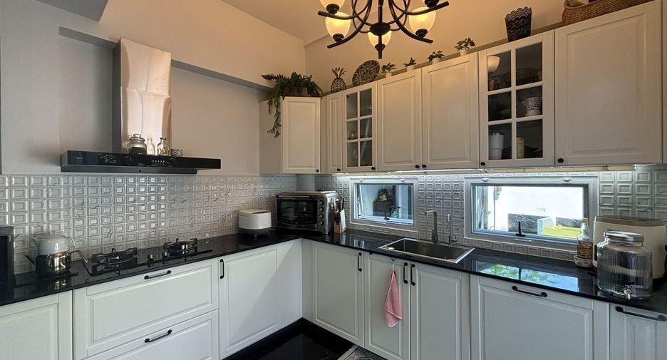 For sale 4 bedrooms house in Lat Krabang, Bangkok