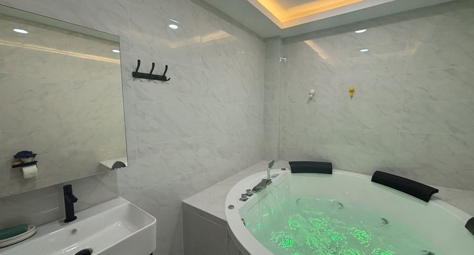For sale 4 bedrooms house in Lat Krabang, Bangkok