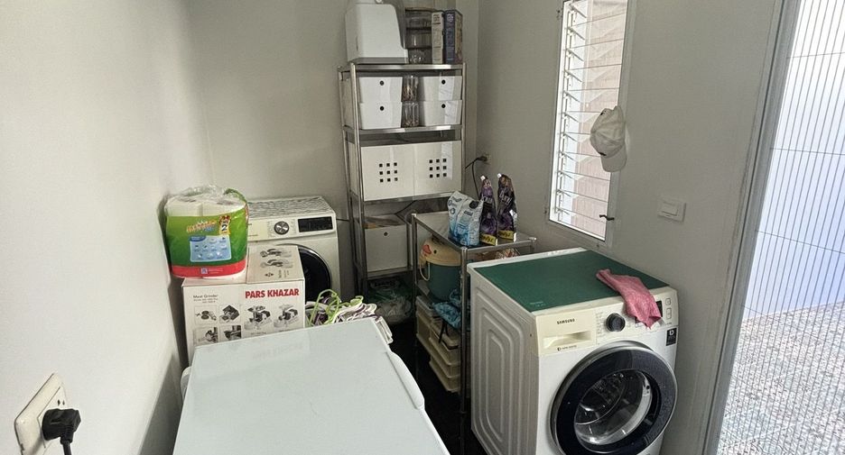 For sale 4 bedrooms house in Lat Krabang, Bangkok