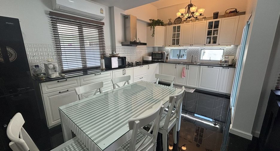 For sale 4 bedrooms house in Lat Krabang, Bangkok