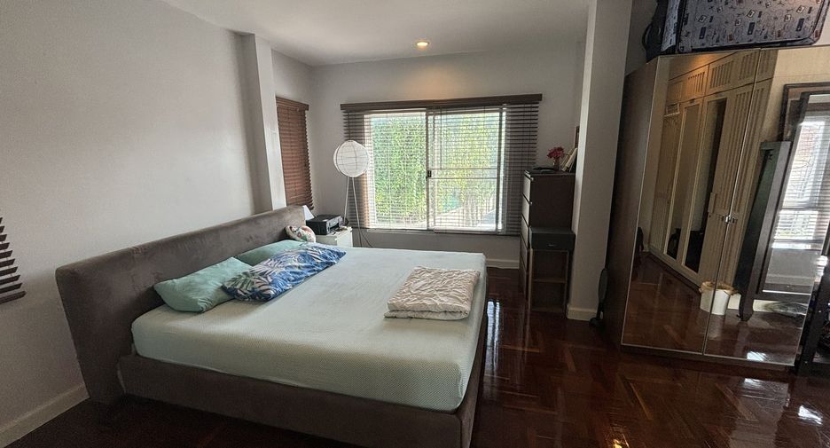 For sale 4 bedrooms house in Lat Krabang, Bangkok