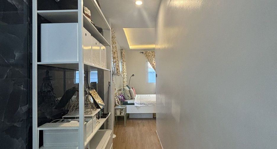For sale 4 bedrooms house in Lat Krabang, Bangkok