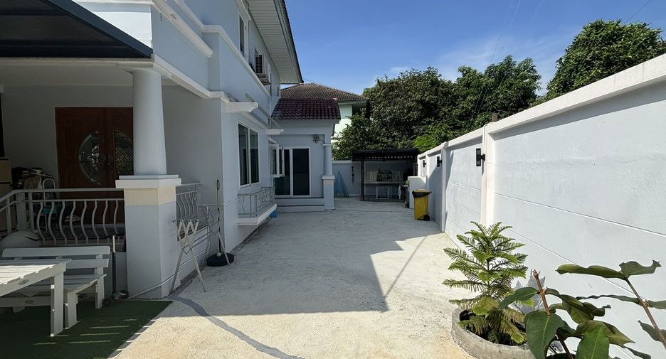 For sale 4 bedrooms house in Lat Krabang, Bangkok