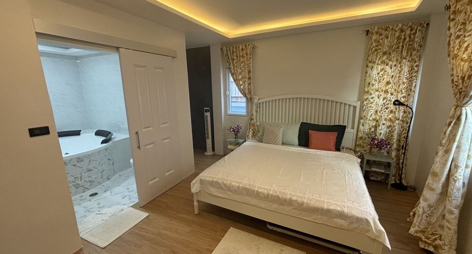 For sale 4 bedrooms house in Lat Krabang, Bangkok