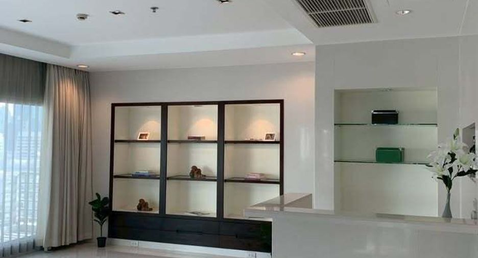 For rent 4 bedrooms condo in Pathum Wan, Bangkok