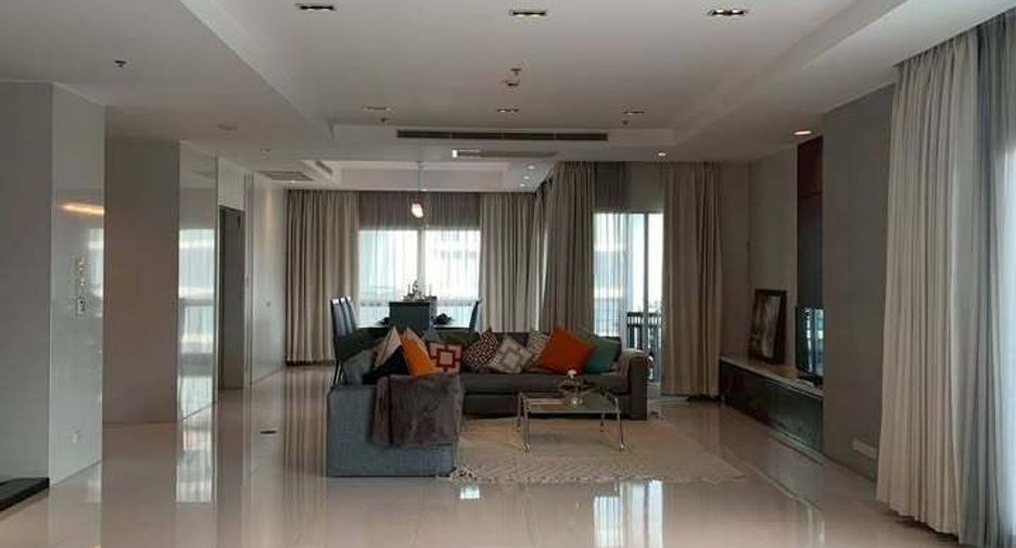 For rent 4 bedrooms condo in Pathum Wan, Bangkok