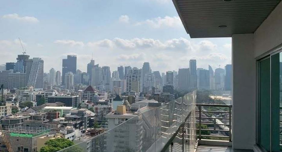 For rent 4 bedrooms condo in Pathum Wan, Bangkok