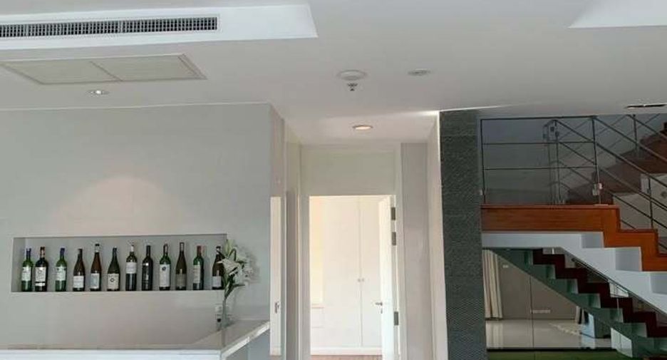 For rent 4 bedrooms condo in Pathum Wan, Bangkok