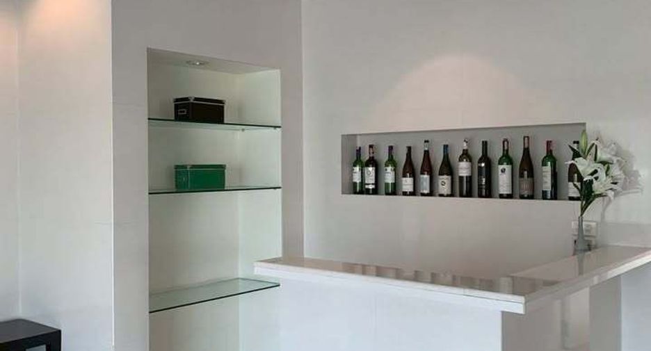 For rent 4 bedrooms condo in Pathum Wan, Bangkok