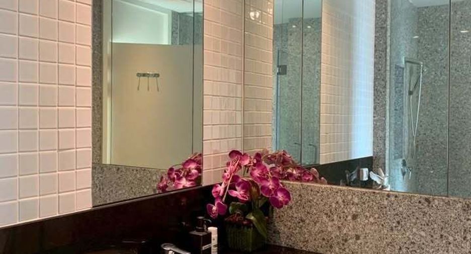 For rent 4 bedrooms condo in Pathum Wan, Bangkok