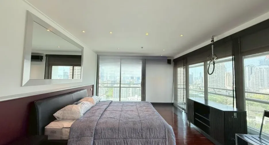 For rent 2 bedrooms condo in Sathon, Bangkok