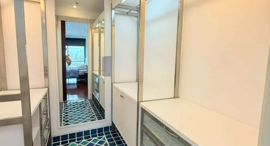 For rent 2 bedrooms condo in Sathon, Bangkok