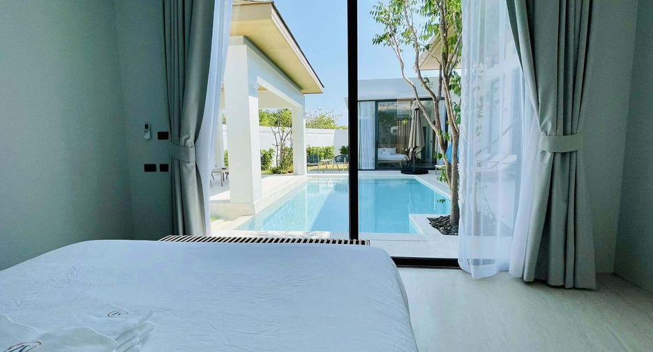 For rent 5 bedrooms villa in Mueang Phuket, Phuket