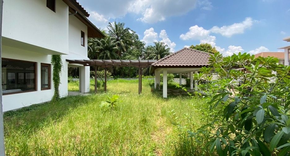 For sale 5 bedrooms house in Lak Si, Bangkok