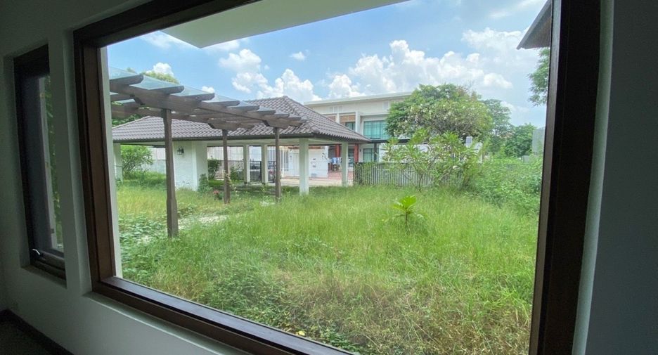 For sale 5 bedrooms house in Lak Si, Bangkok
