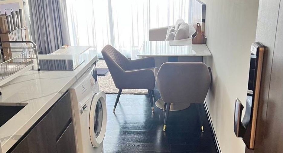 For rent 2 ベッドルーム condo in Watthana, Bangkok