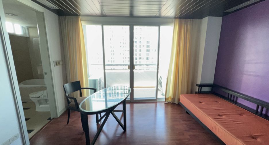 For rent 2 bedrooms condo in Watthana, Bangkok