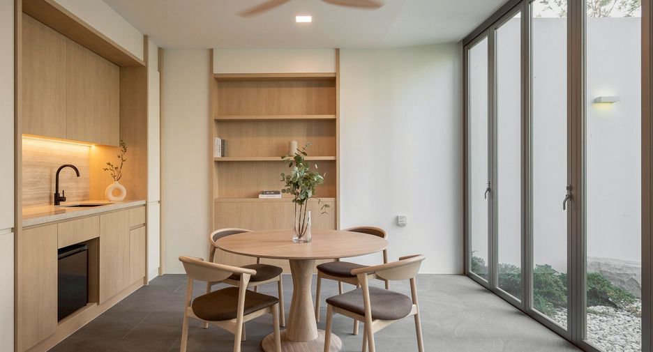 For rent 3 bedrooms apartment in Saphan Sung, Bangkok