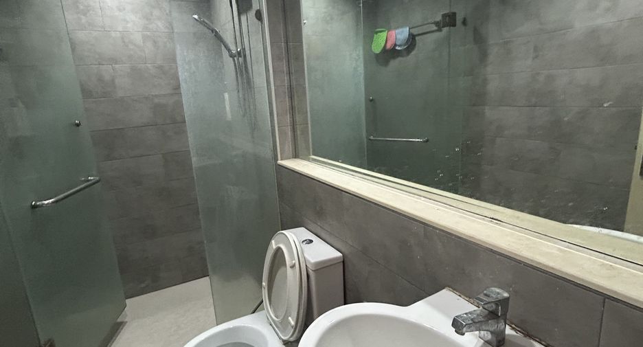 For sale 3 bedrooms townhouse in Bang Kapi, Bangkok