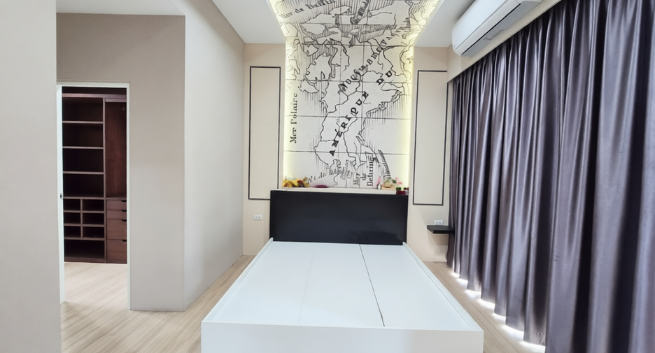 For sale 3 bedrooms townhouse in Bang Kapi, Bangkok