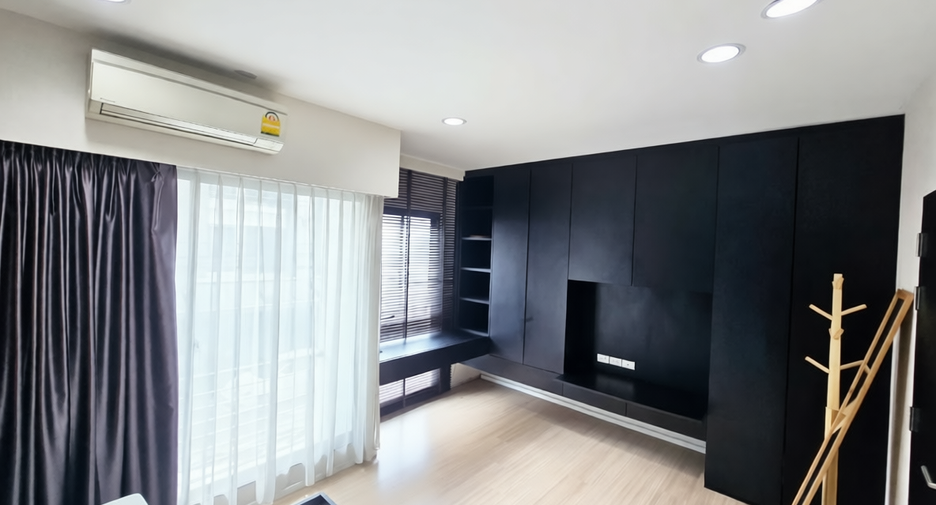 For sale 3 bedrooms townhouse in Bang Kapi, Bangkok