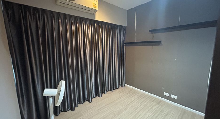 For sale 3 bedrooms townhouse in Bang Kapi, Bangkok
