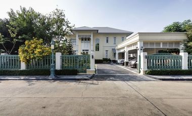 Casa en venta de 4 habitaciones en Lat Phrao, Bangkok