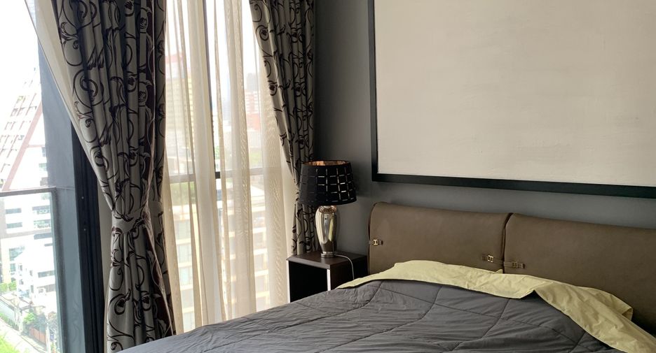 For rent 2 bedrooms condo in Pathum Wan, Bangkok