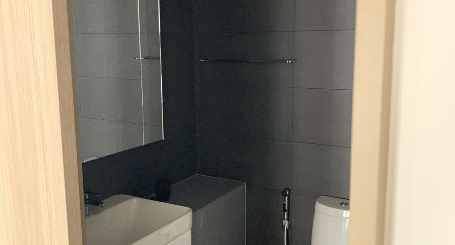 For rent 2 bedrooms condo in Pathum Wan, Bangkok