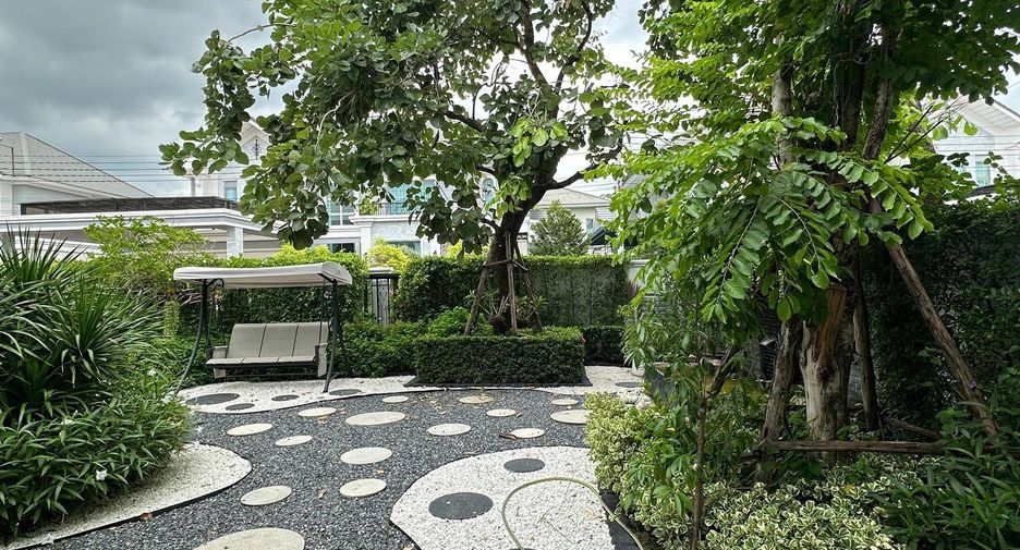 À louer 4 chambres maison à Lat Krabang, Bangkok
