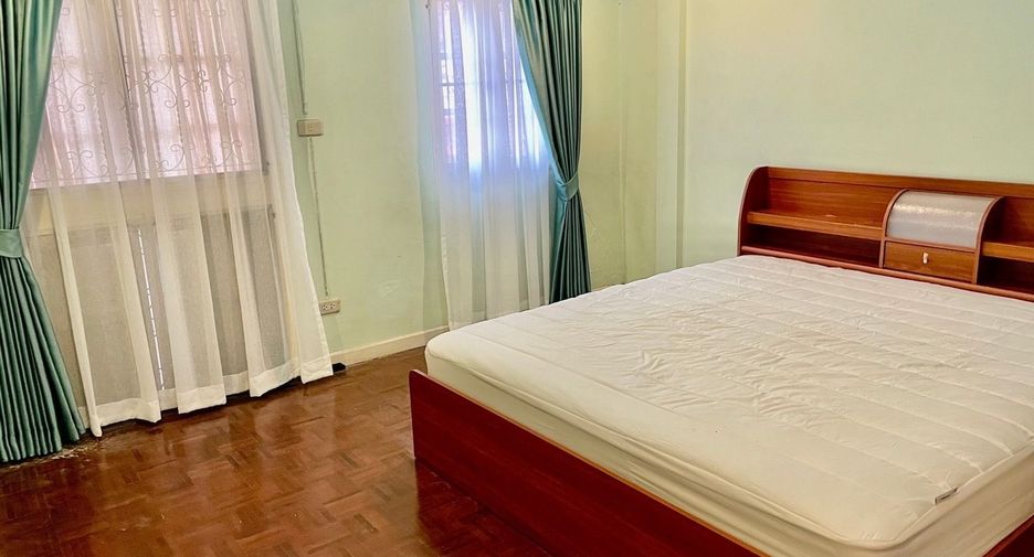 For rent 3 bedrooms house in Bang Na, Bangkok