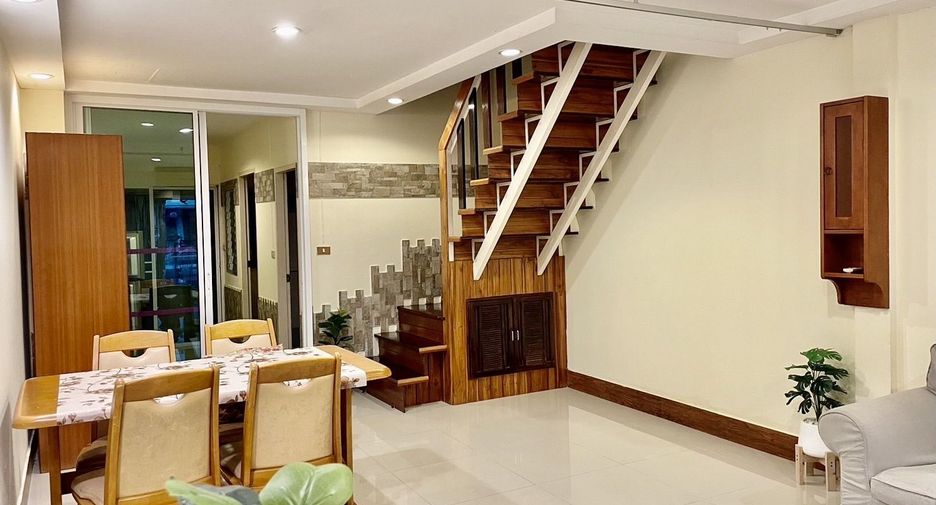 For rent 3 bedrooms house in Bang Na, Bangkok