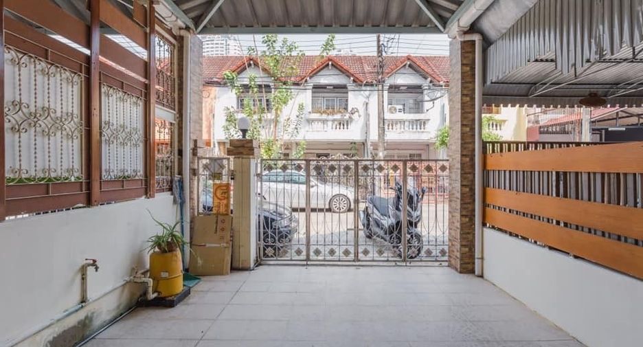 For rent 3 bedrooms house in Bang Na, Bangkok