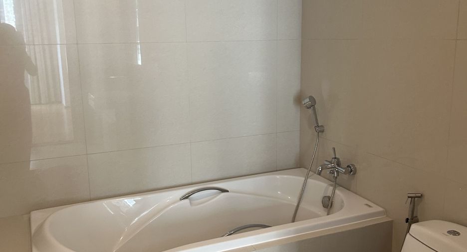 For sale 1 bed condo in Khlong Toei, Bangkok